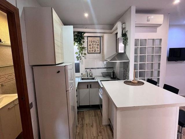 Piso en venta en calle De Pujós, Hospitalet de Llobregat, L´, de 37 m² 2 habitaciones por 240.000