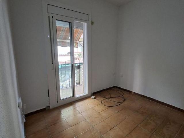 Piso en venta en calle De Pujós, Hospitalet de Llobregat, L´, de 50 m² 2 habitaciones por 129.500