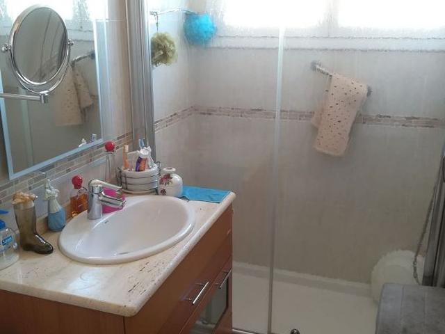 Piso en venta en calle De Pujós, Hospitalet de Llobregat, L´, de 92 m² 4 habitaciones por 99.000