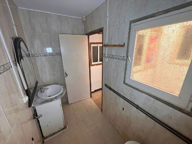 Piso en venta en calle De Pablo Iglesias, Badalona, de 52 m² 2 habitaciones por 129.000