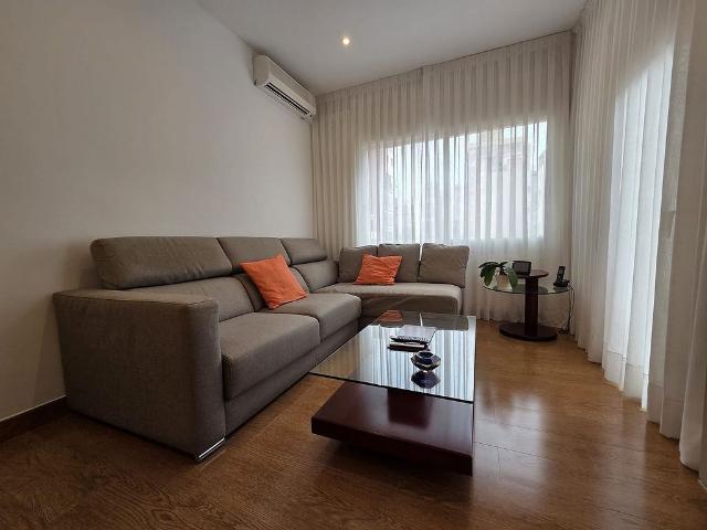 Piso en venta en calle De Padilla, Barcelona, de 79 m² 4 habitaciones por 485.000