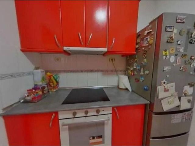Piso en venta en calle De Palamós, Barcelona, de 79 m² 3 habitaciones por 142.345