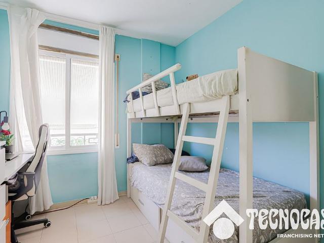 Piso en venta en calle De Palet i Barba, Terrassa, de 130 m² 3 habitaciones por 219.000