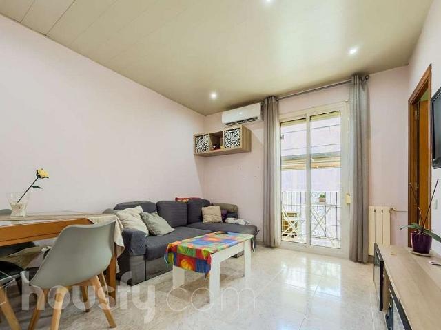 Piso en venta en calle De Pallars, Barcelona, de 69 m² 3 habitaciones por 399.000