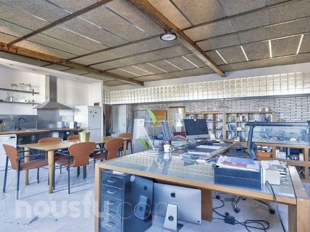 Piso en venta en calle De Pamplona, Barcelona, de 85 m² 1 habitación por 385.000
