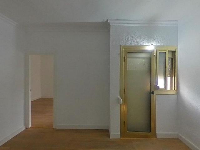 Piso en venta en calle De Pau Sans, Hospitalet de Llobregat, L´, de 60 m² 3 habitaciones por 195.000