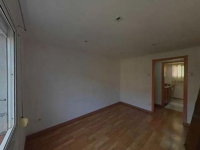 Piso en venta en calle De Perafita, Barcelona, de 61 m² 3 habitaciones por 140.000