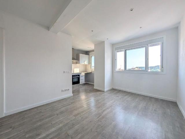 Piso en venta en calle De Pere III El Cerimoniós, Mataró, de 50 m² 2 habitaciones por 145.000