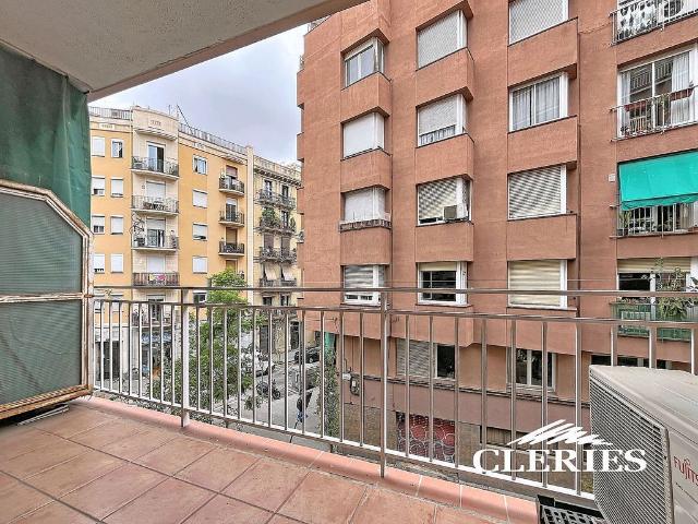 Piso en venta en calle De Piquer, Barcelona, de 65 m² 4 habitaciones por 364.000