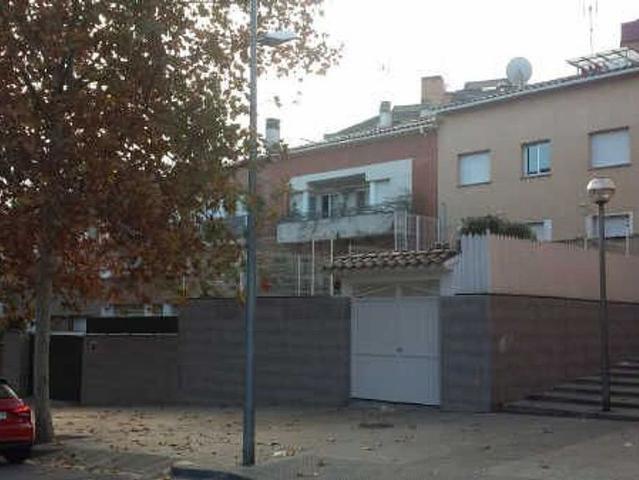 Piso en venta en calle De Plaute, Sabadell, de 72 m² 3 habitaciones por 93.200