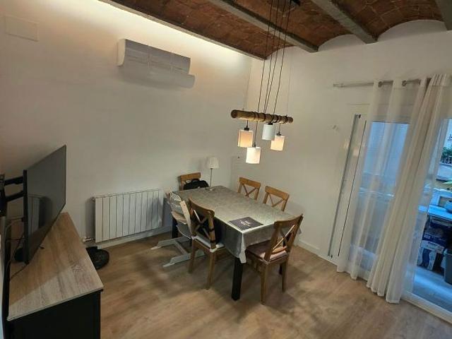 Piso en venta en calle De Pontons, Barcelona, de 77 m² 3 habitaciones por 380.000