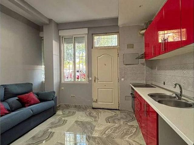 Piso en venta en calle De Portlligat, Barcelona, de 48 m² 1 habitación por 100.000