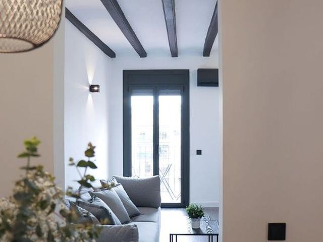 Piso en venta en calle De Provença, Barcelona, de 42 m² 2 habitaciones por 425.000