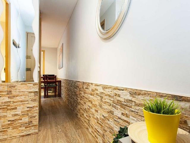 Piso en venta en calle De Provença, Barcelona, de 47 m² 2 habitaciones por 360.000