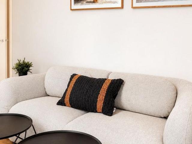 Piso en venta en calle De Provença, Barcelona, de 48 m² 2 habitaciones por 370.000