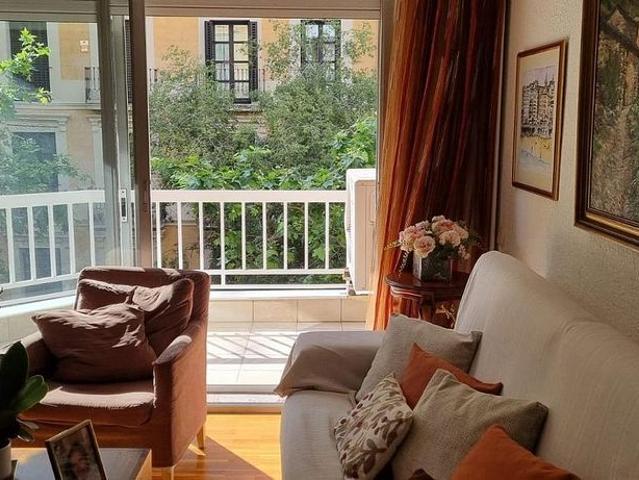 Piso en venta en calle De Provença, Barcelona, de 115 m² 4 habitaciones por 739.000