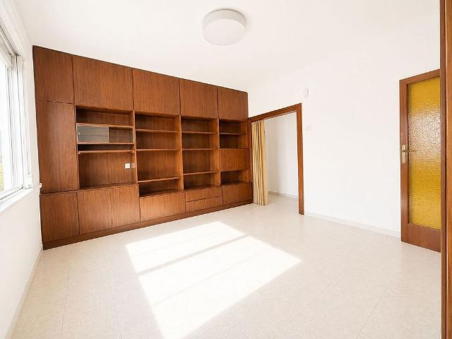 Piso en venta en calle De Provençals, Barcelona, de 60 m² 3 habitaciones por 270.000