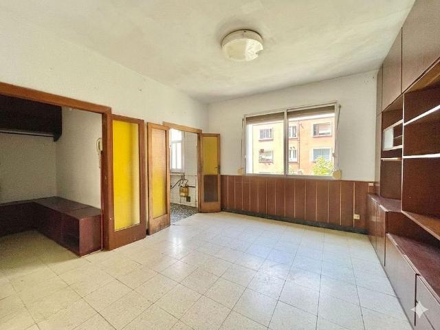Piso en venta en calle De Provençals, Barcelona, de 60 m² 3 habitaciones por 275.000