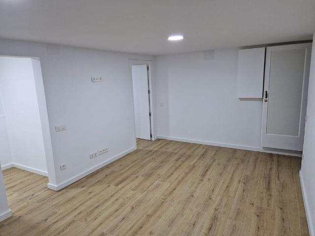 Piso en venta en calle De Queixans, Barcelona, de 40 m² 1 habitación por 120.000