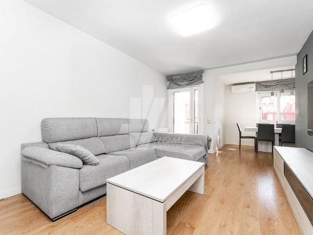 Piso en venta en calle De Quevedo, Badalona, de 65 m² 2 habitaciones por 200.000