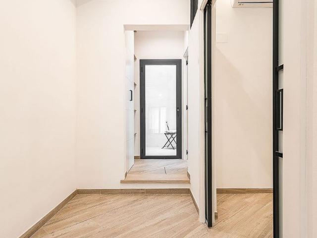 Piso en venta en calle De Ruiz de Padrón, Barcelona, de 64 m² 1 habitación por 325.000