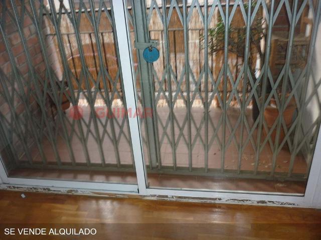 Piso en venta en calle De Ruiz de Padrón, Barcelona, de 86 m² 4 habitaciones por 218.835
