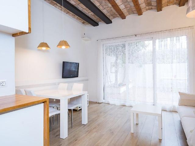 Piso en venta en calle De Rabassa, Barcelona, de 65 m² 2 habitaciones por 595.000