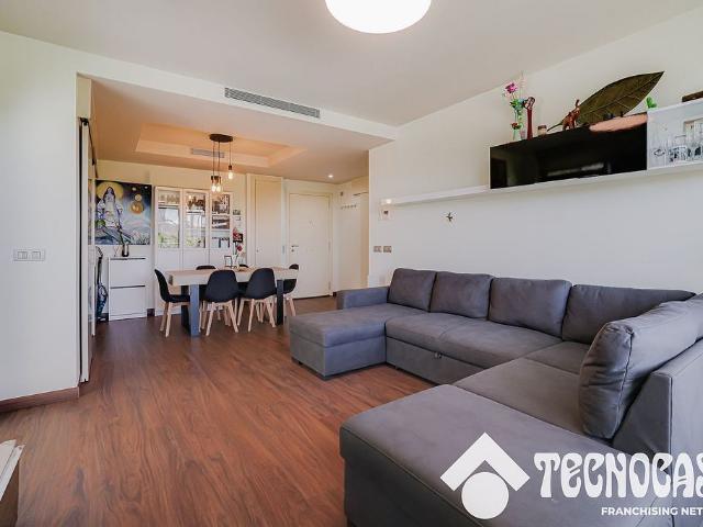 Piso en venta en calle De Ramon Llull, Sant Adrià de Besos, de 81 m² 2 habitaciones por 495.000