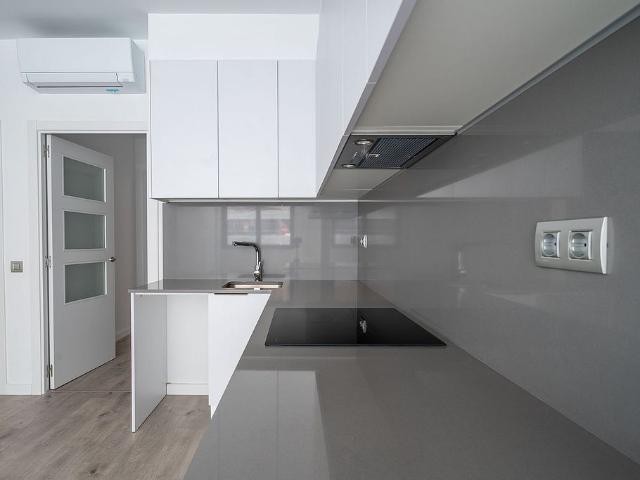 Piso en venta en calle De Ramon Llull, Santa Coloma de Gramanet, de 69 m² 3 habitaciones por 270.000