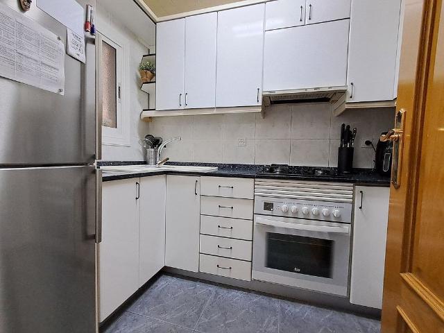 Piso en venta en calle De Ramon Rocafull, Barcelona, de 60 m² 3 habitaciones por 210.000