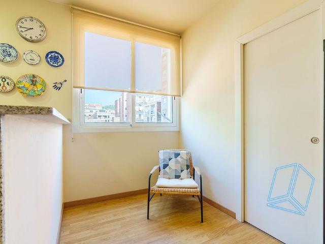 Piso en venta en calle De Ramón y Cajal, Barcelona, de 72 m² 3 habitaciones por 373.000