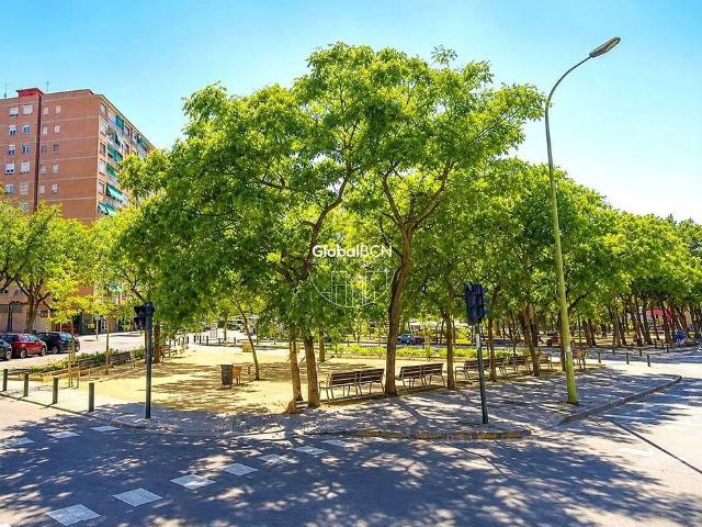 Piso en venta en calle De Ramoneda, Cornellà de Llobregat, de 74 m² 2 habitaciones por 260.000