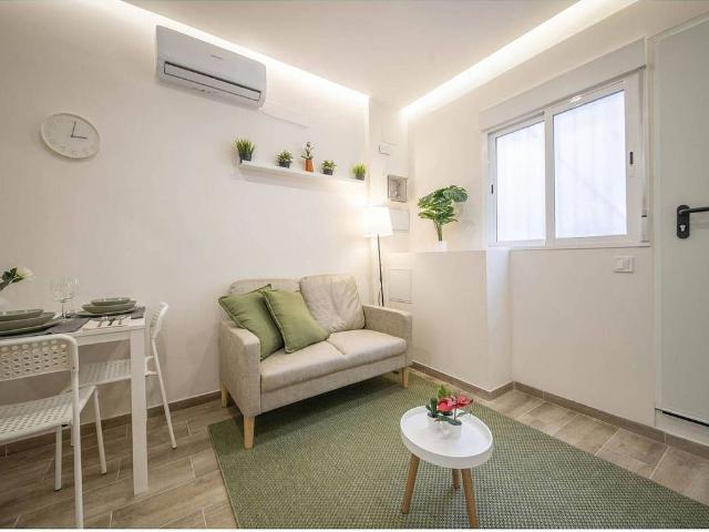 Piso en venta en calle De Rivero, Barcelona, de 35 m² 1 habitación por 169.000