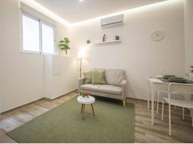Piso en venta en calle De Rivero, Barcelona, de 45 m² 1 habitación por 169.000