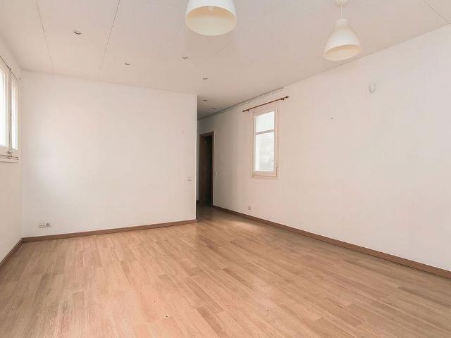 Piso en venta en calle De Roc Boronat, Barcelona, de 56 m² 1 habitación por 339.000
