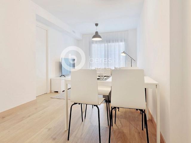 Piso en venta en calle De Rocafort, Barcelona, de 58 m² 2 habitaciones por 480.000