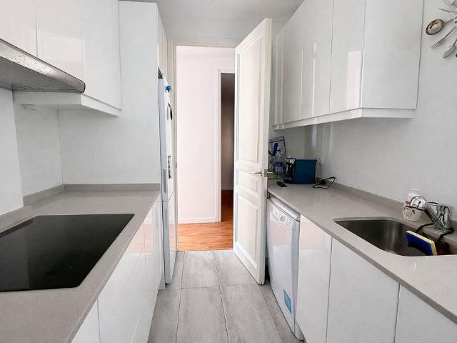 Piso en venta en calle De Rocafort, Barcelona, de 80 m² 3 habitaciones por 480.000