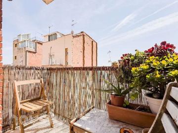 Piso en venta en calle De Rodrigo Caro, Barcelona, de 78 m² 3 habitaciones por 120.000