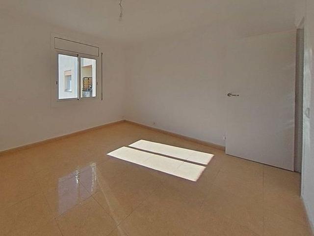 Piso en venta en calle De Sabadell, Rubí, de 67 m² 3 habitaciones por 138.000