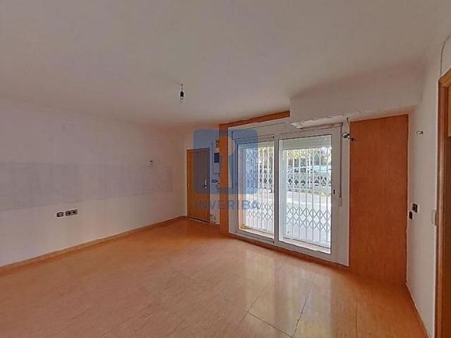 Piso en venta en calle De Sabadell, Rubí, de 82 m² 3 habitaciones por 119.000