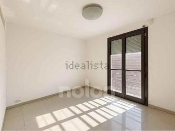 Piso en venta en calle De Sagunt, Barcelona, de 76 m² 3 habitaciones por 299.000