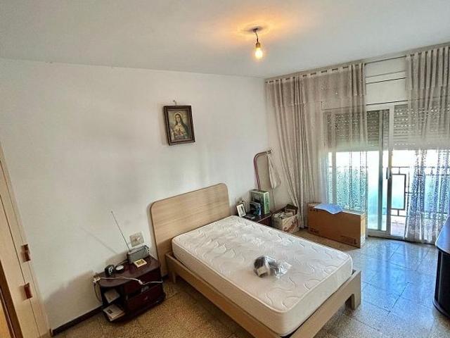 Piso en venta en calle De Salvat Papasseit, Sabadell, de 79 m² 2 habitaciones por 182.000