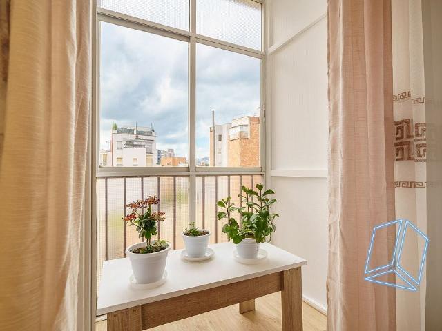 Piso en venta en calle De Sanfeliu, Hospitalet de Llobregat, L´, de 73 m² 3 habitaciones por 249.000