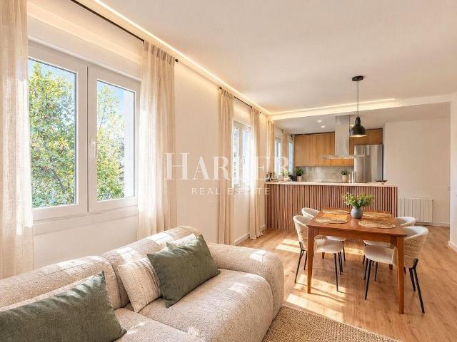 Piso en venta en calle De Sant Carles, Barcelona, de 77 m² 2 habitaciones por 495.000