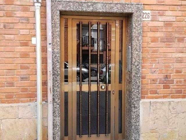Piso en venta en calle De Sant Crispí, Terrassa, de 61 m² 2 habitaciones por 89.000