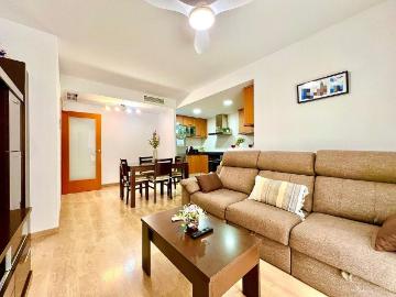 Piso en venta en calle De Sant Cugat, Montcada i Reixac, de 55 m² 2 habitaciones por 245.000