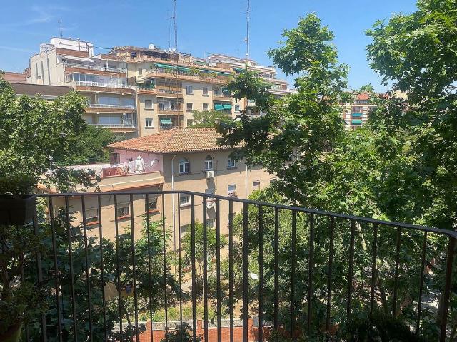 Piso en venta en calle De Sant Antoni Maria Claret, Barcelona, de 76 m² 4 habitaciones por 356.000