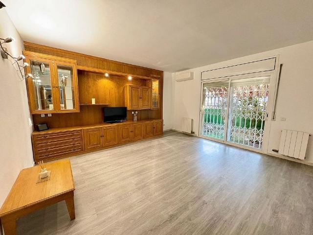 Piso en venta en calle De Sant Antoni Maria Claret, Molins de Rei, de 85 m² 3 habitaciones por 369.000