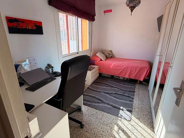 Piso en venta en calle De Sant Bartomeu, Badalona, de 111 m² 4 habitaciones por 290.000