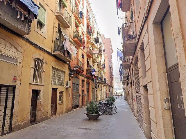 Piso en venta en calle De Sant Bertran, Barcelona, de 44 m² 2 habitaciones por 150.000